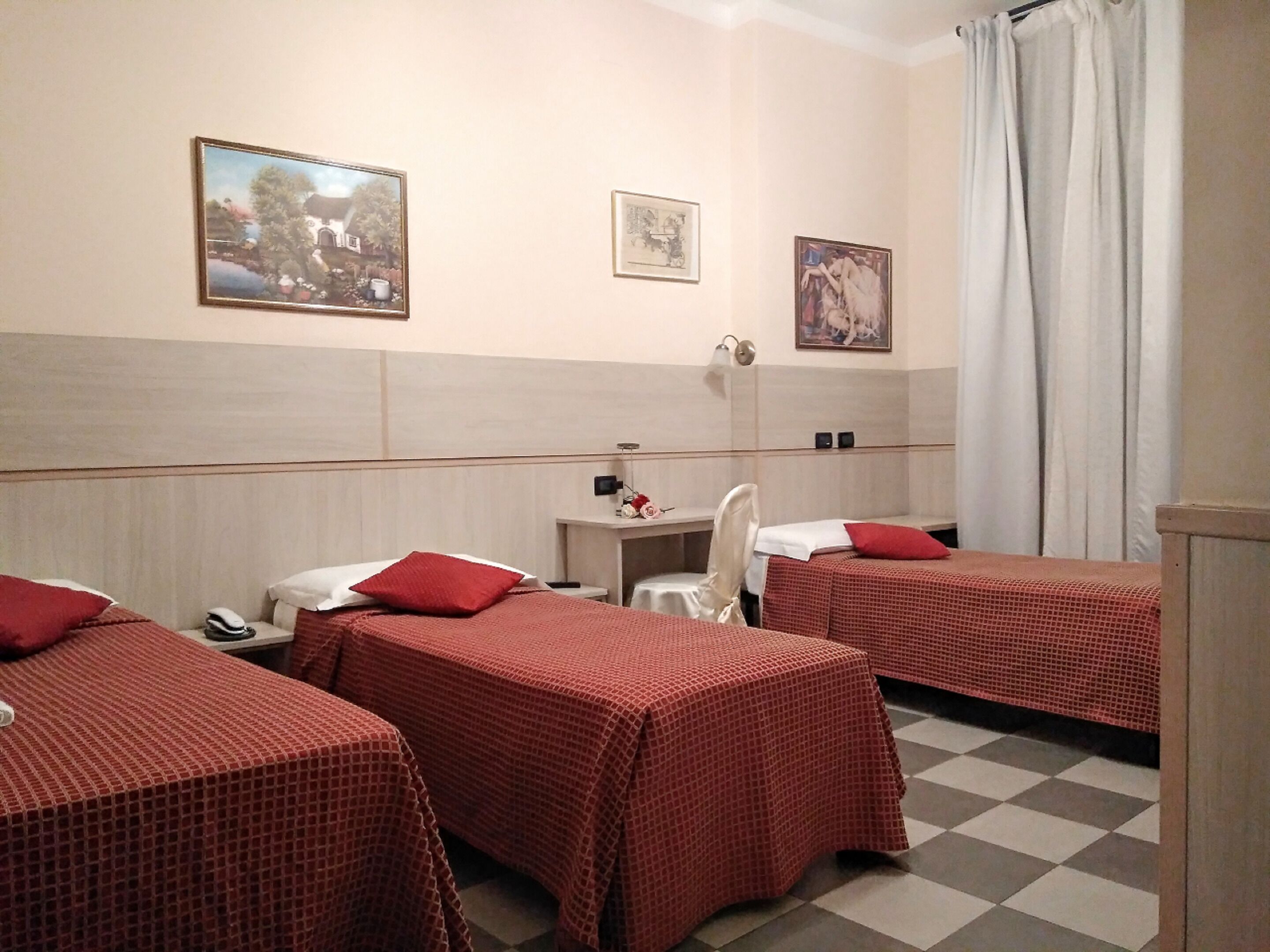 triple room | egyptian cotton sheets, in-room safe, desk, laptop workspace