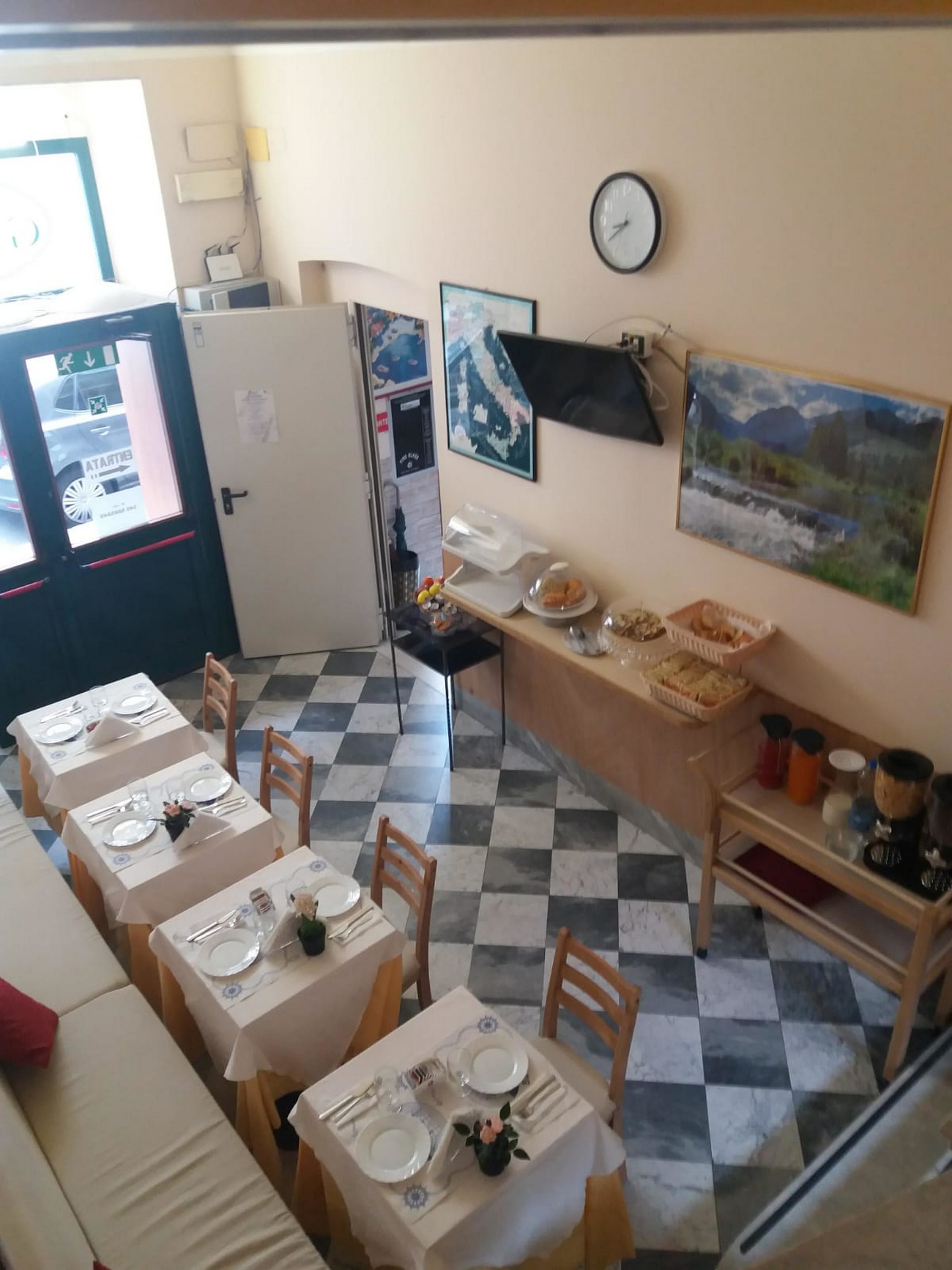 daily cooked-to-order breakfast for a fee