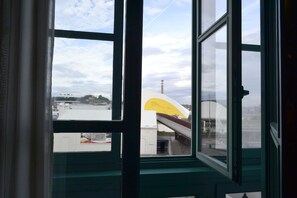 Standard Double or Twin Room | In-room safe, desk, blackout drapes, soundproofing - Hotel Alda Palacio Valdés (Aviles)