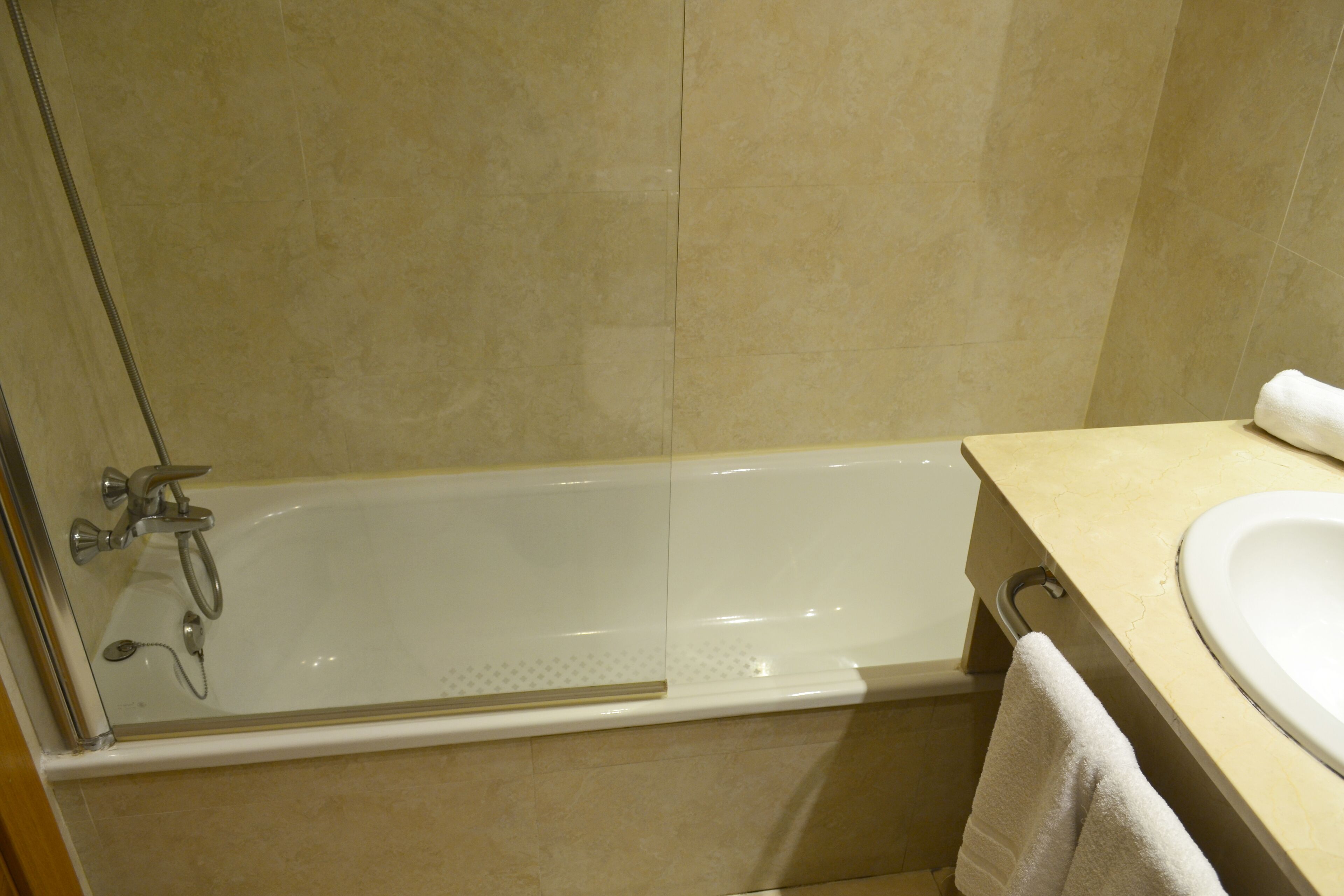 standard double or twin room | bathroom | hair dryer, towels, soap, shampoo