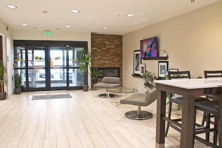 Lobby. Hampton Inn & Suites Denver-Speer Boulevard