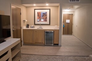 Suite, 2 Queen Beds, Accessible, Non Smoking | Minibar - Hampton Inn & Suites Denver-Speer Boulevard (Denver)