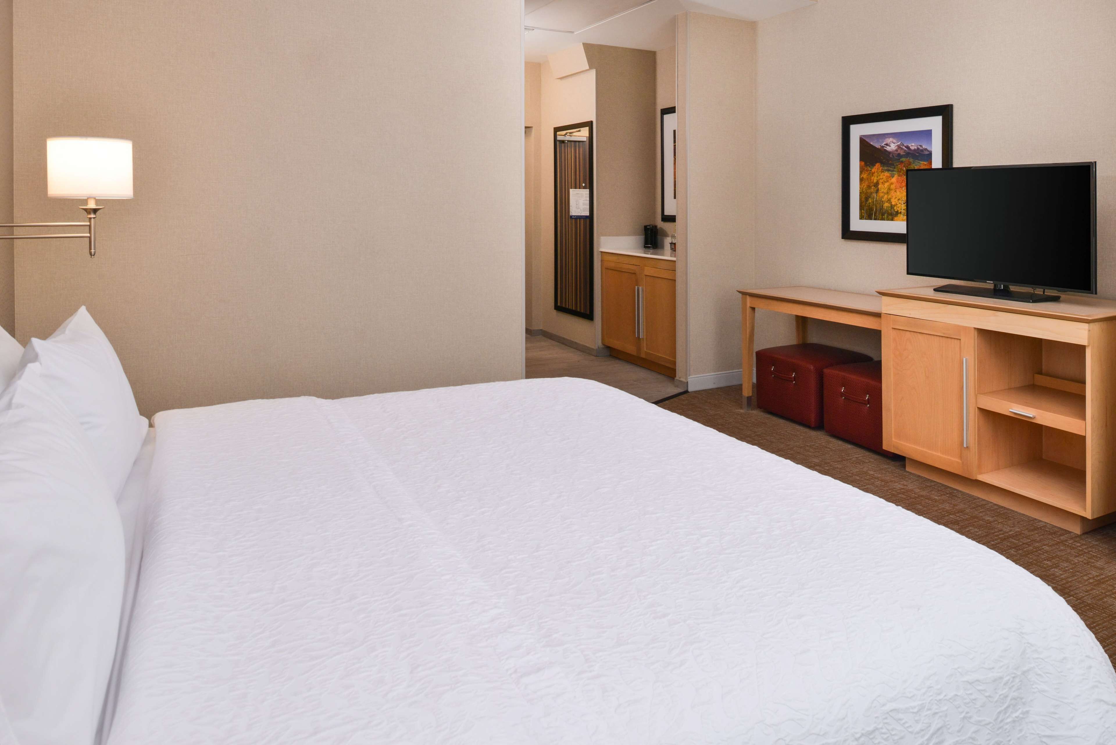 room, 1 king bed, accessible | in-room safe, blackout curtains, iron/ironing board, free wifi