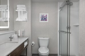 Articles de toilette gratuits, sèche-cheveux, serviettes fournies, savon