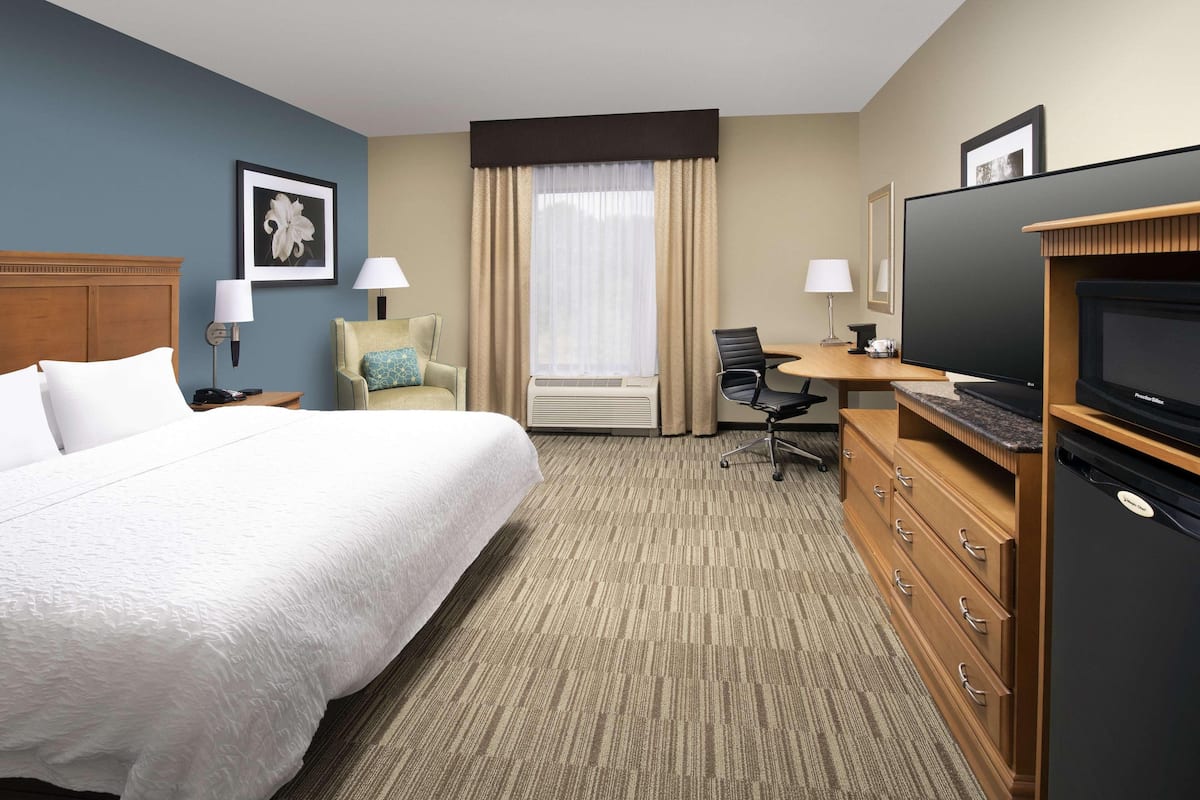 Down comforters, in-room safe, desk, laptop workspace