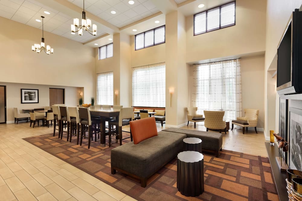Hampton Inn & Suites Largo