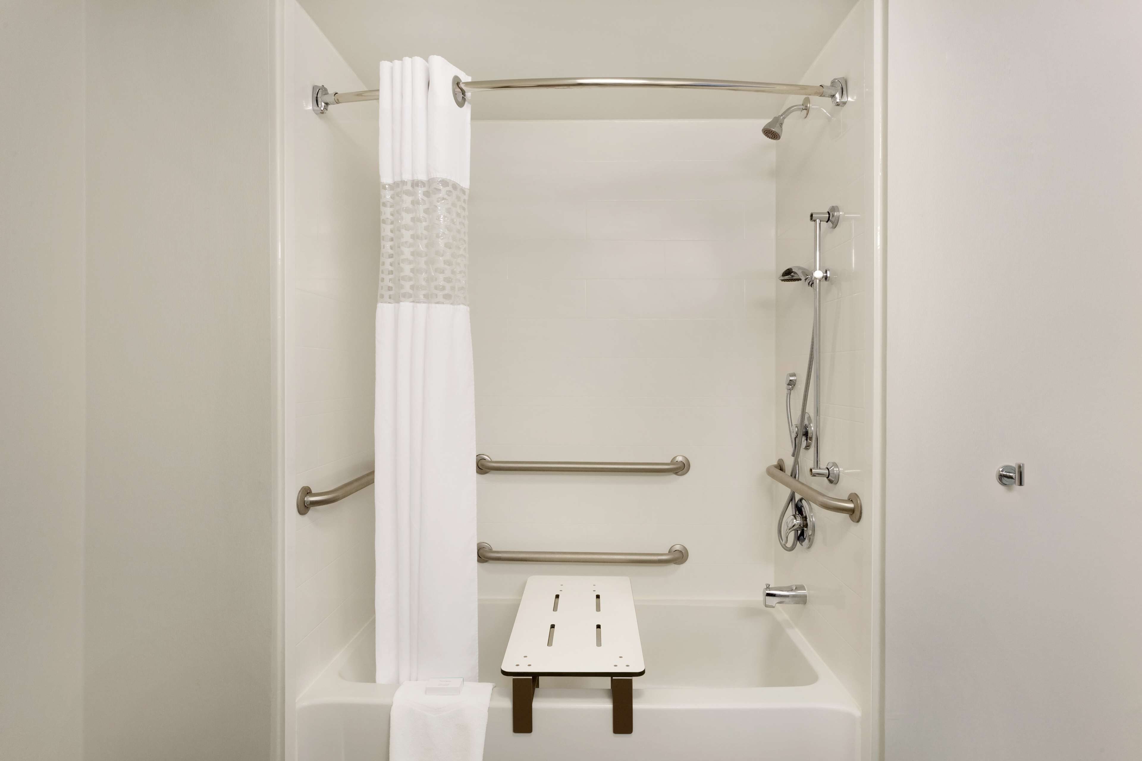 two queen beds, non-smoking, accessible | bathroom | combined shower/bathtub, hydromassage showerhead, free toiletries