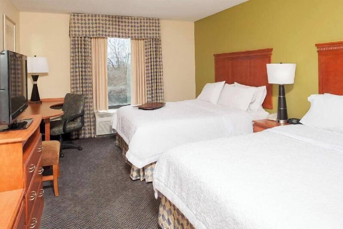 Premium bedding, pillow-top beds, in-room safe, desk