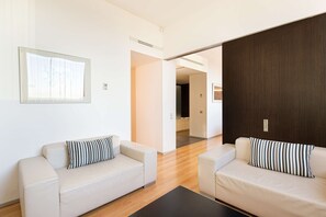 Sábanas de algodón egipcio, ropa de cama de alta calidad y minibar 