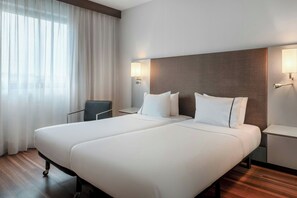 Standard Room, 2 Twin Beds | Minibar, in-room safe, desk, blackout drapes - AC Hotel Padova by Marriott (Padova)