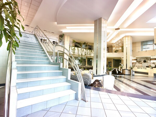 Coin salon dans le hall