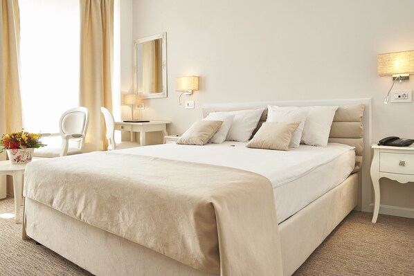 Deluxe Double Room | Minibar, in-room safe, desk, laptop workspace