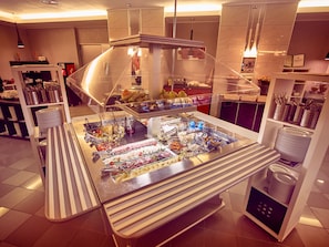 Frühstücksbuffet am Wochenende gegen Gebühr