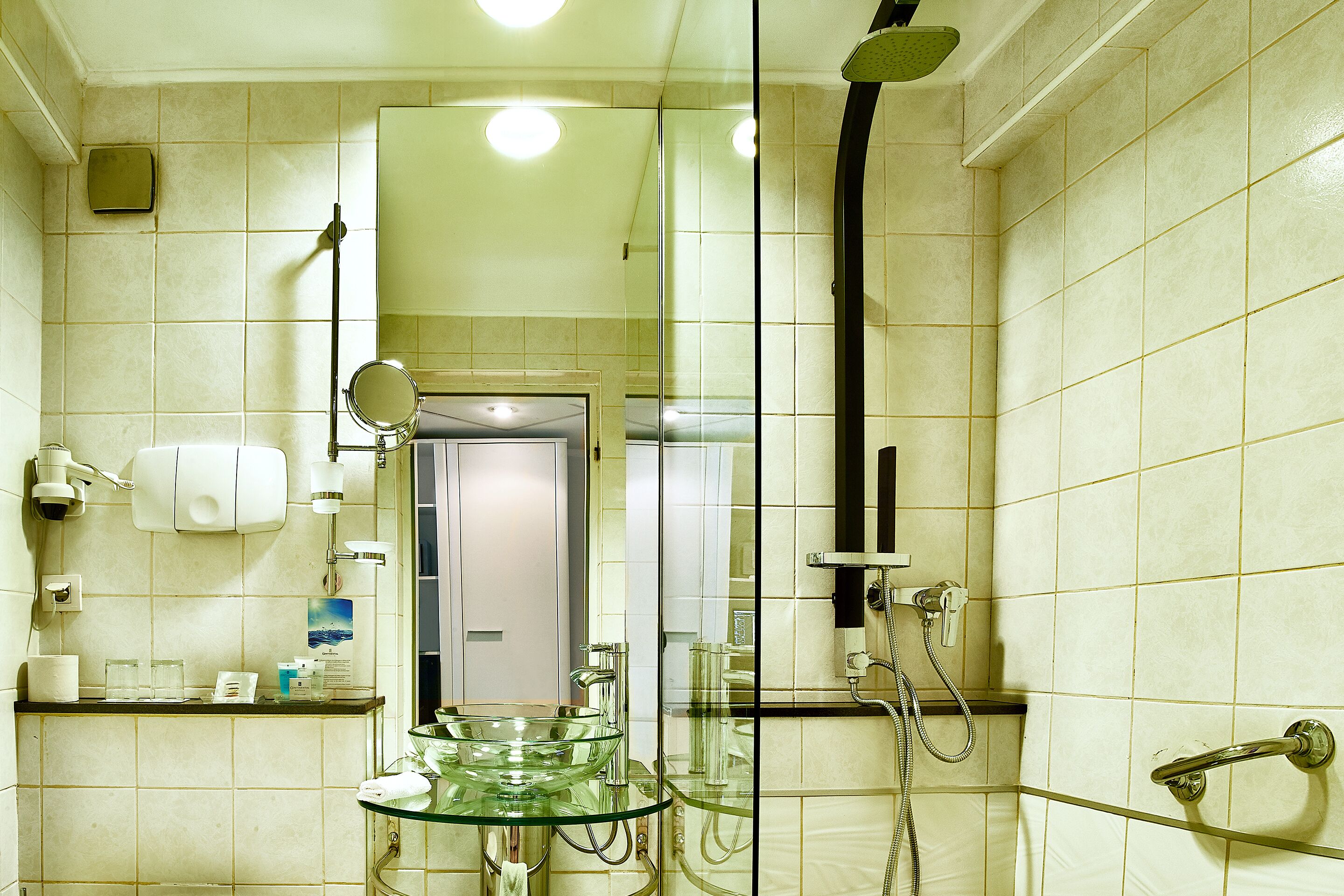 combined shower/bathtub, free toiletries, hair dryer, bathrobes