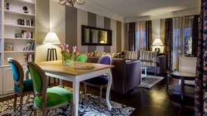 Premium bedding, minibar, in-room safe, desk - The Inn at the Roman Forum Luxury Collection - The Inn At The Roman Forum (Rome)