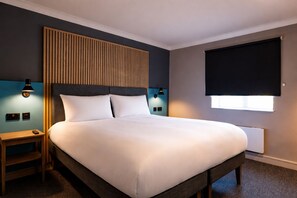 King Room, 1 King Bed | Desk, laptop workspace, blackout drapes, iron/ironing board