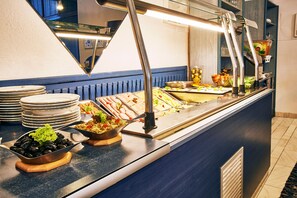 Daily buffet breakfast (EUR 13 per person) - Turnu Severin Continental Hotel (Drobeta-Turnu Severin)