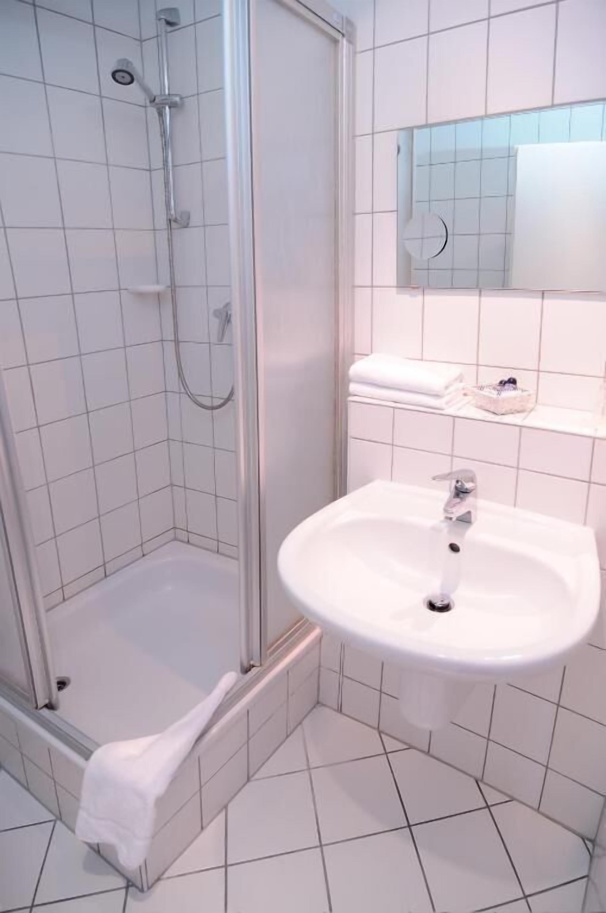 shower, free toiletries, hair dryer, towels