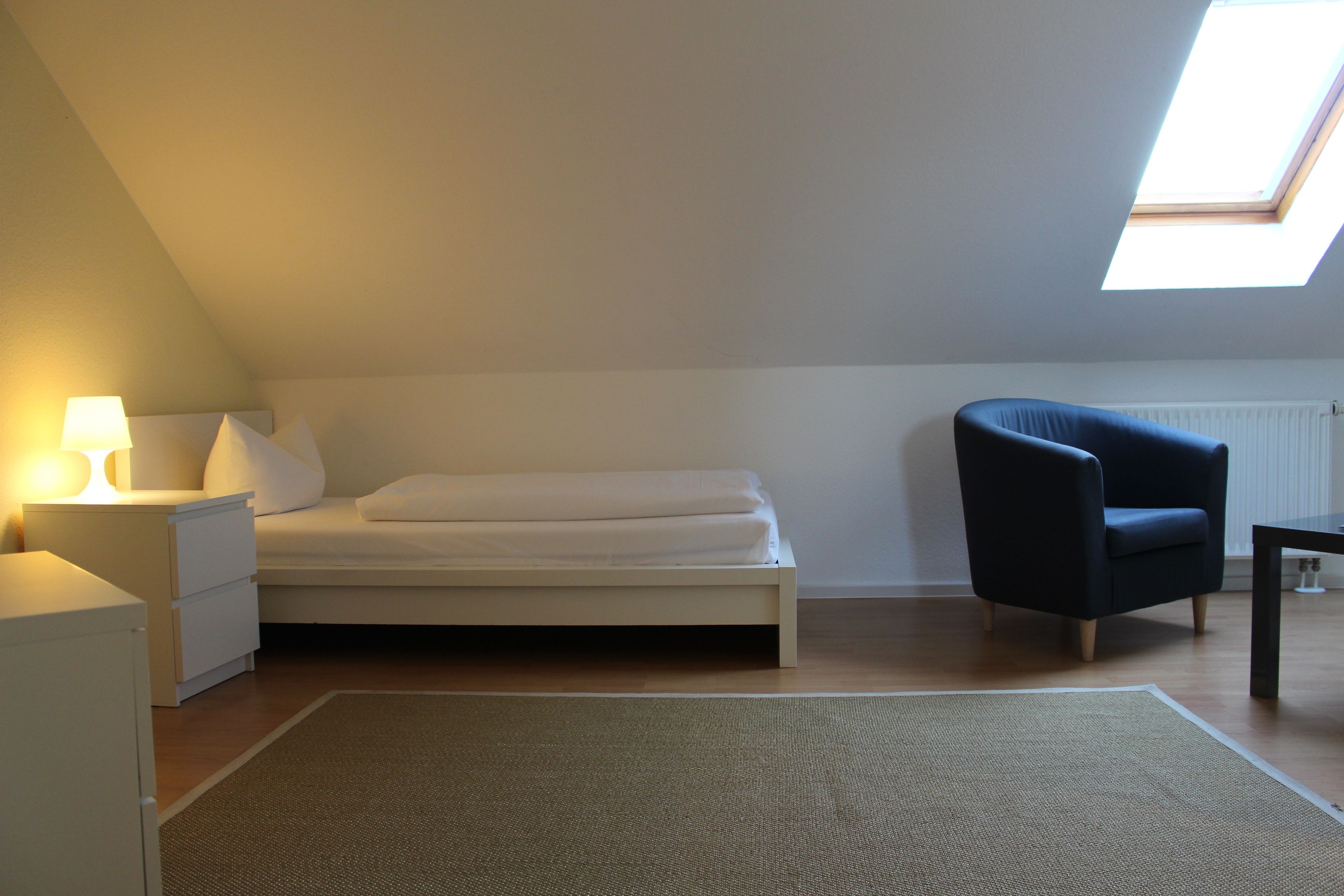 standard single room | in-room safe, desk, free cots/infant beds, rollaway beds