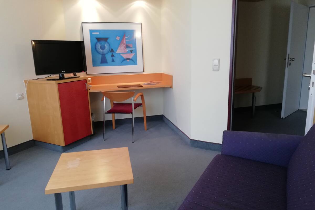 standard room | in-room safe, desk, free cots/infant beds, rollaway beds