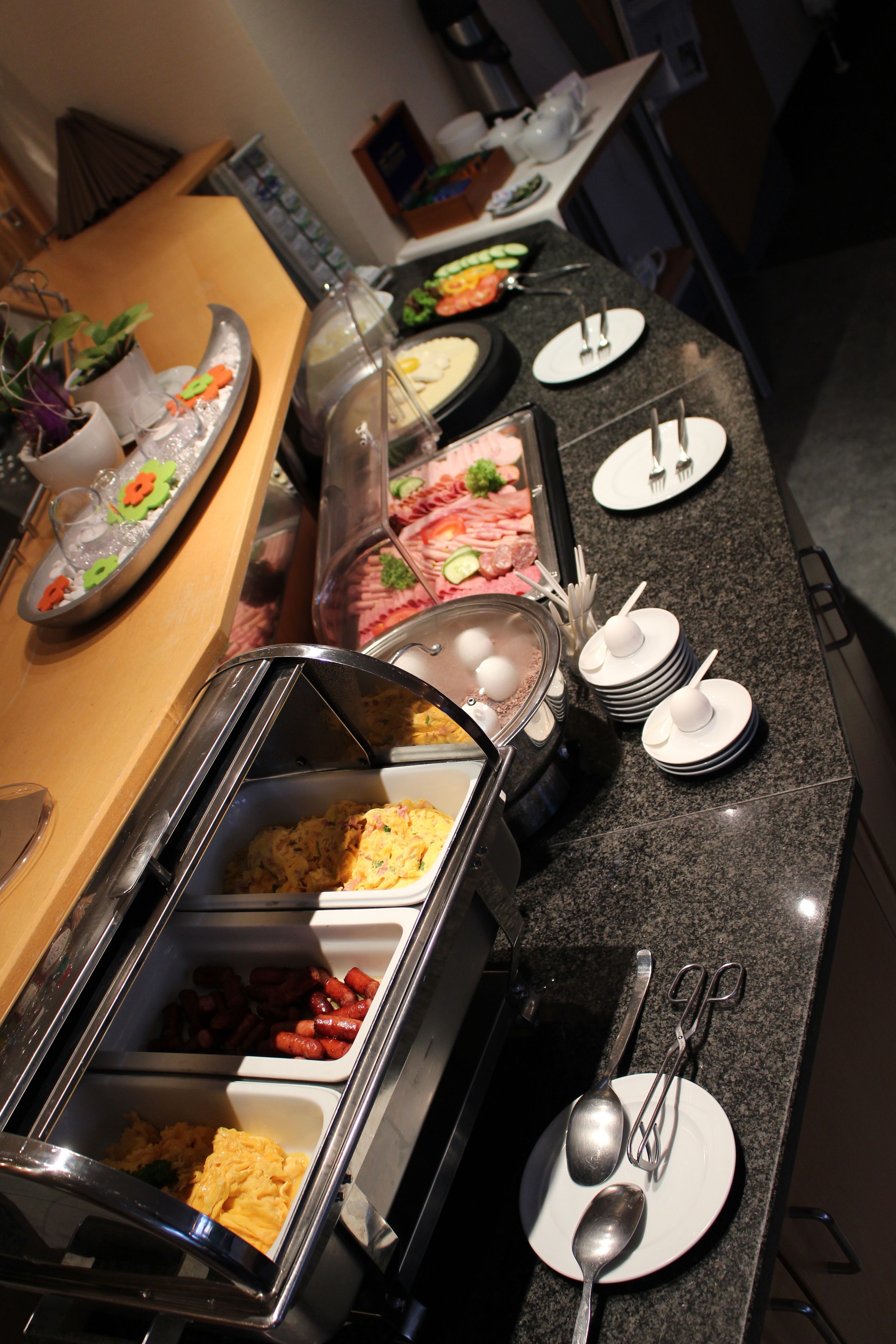 daily continental breakfast (eur 8.5 per person)