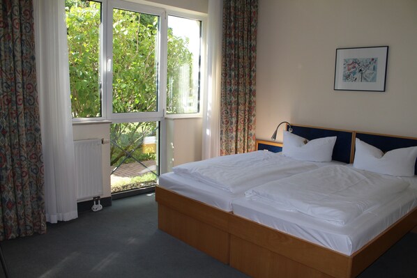 Dobbeltrom – comfort | Safe på rommet, skrivebord og barnesenger (inkludert)