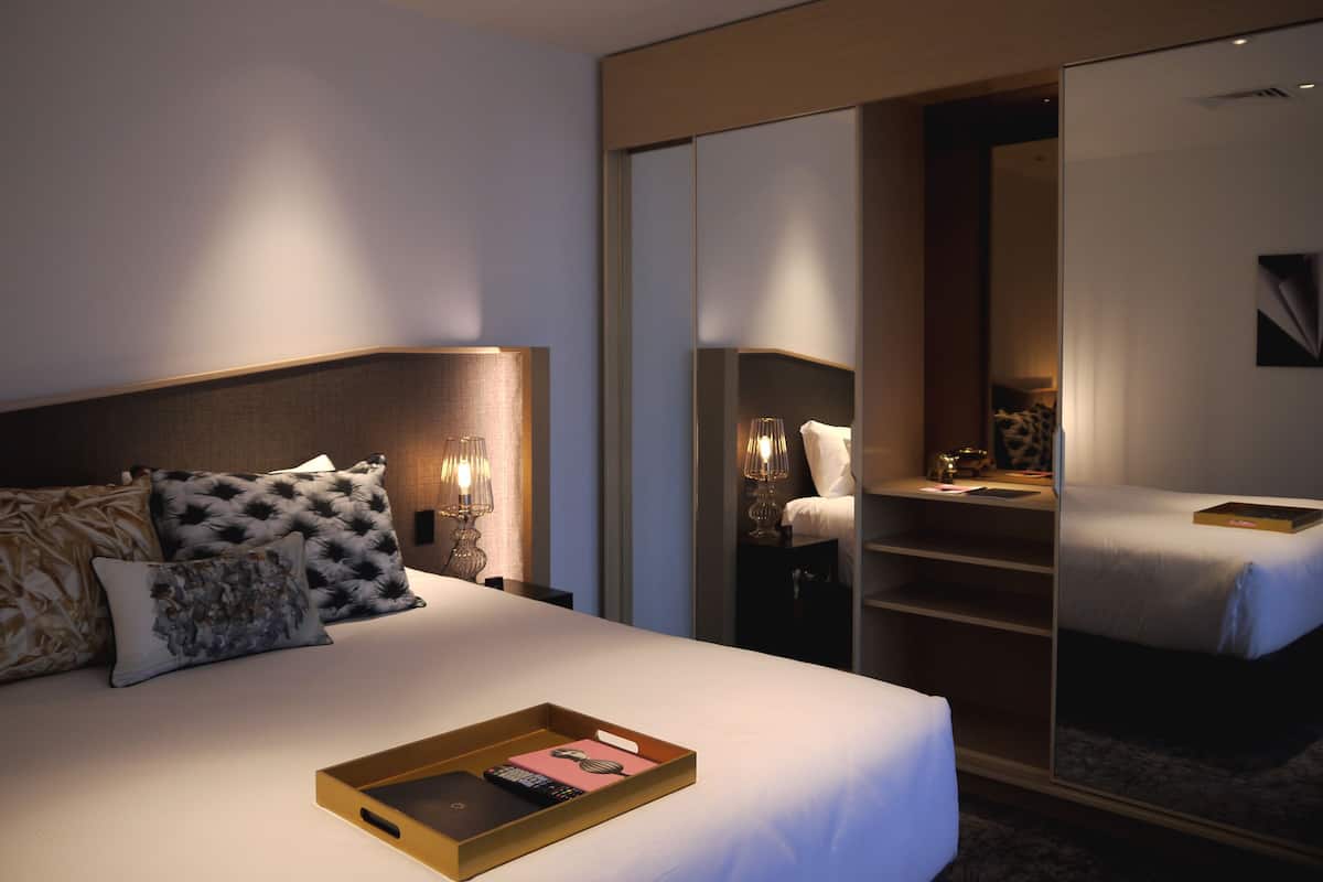 1 habitación, ropa de cama de alta calidad y minibar