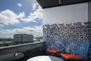 룸, 항구 전망 (QT Gallery) | 발코니 전망