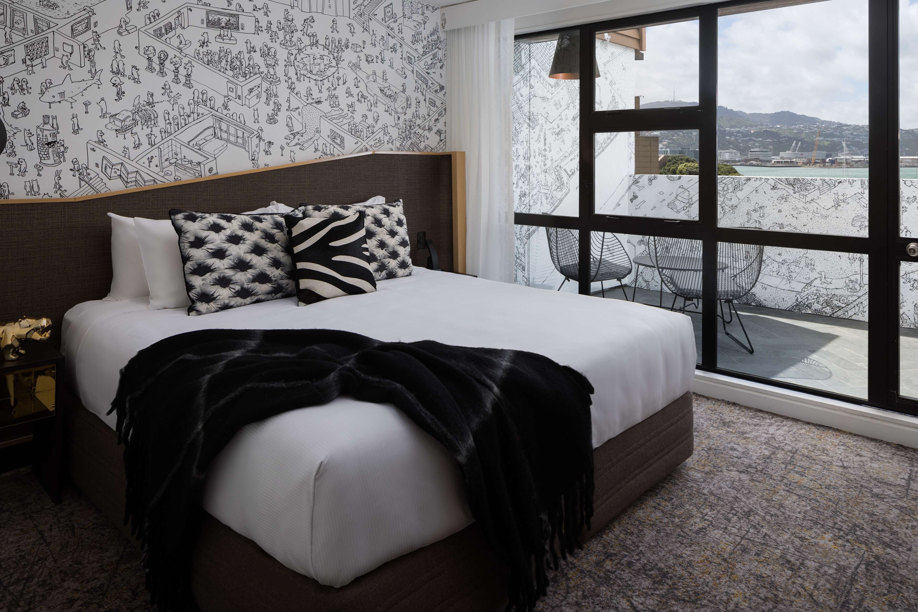 1 bedroom, premium bedding, minibar, in-room safe