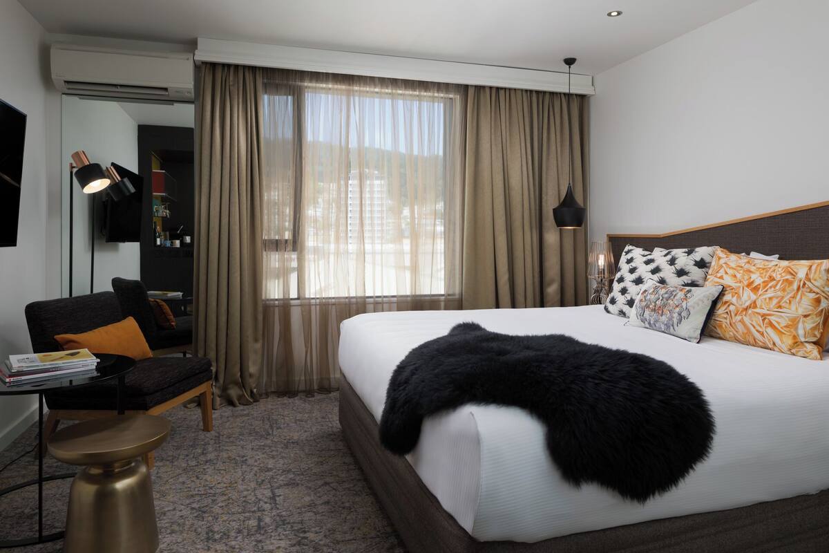 QT Superior King | Premium bedding, minibar, in-room safe, blackout curtains