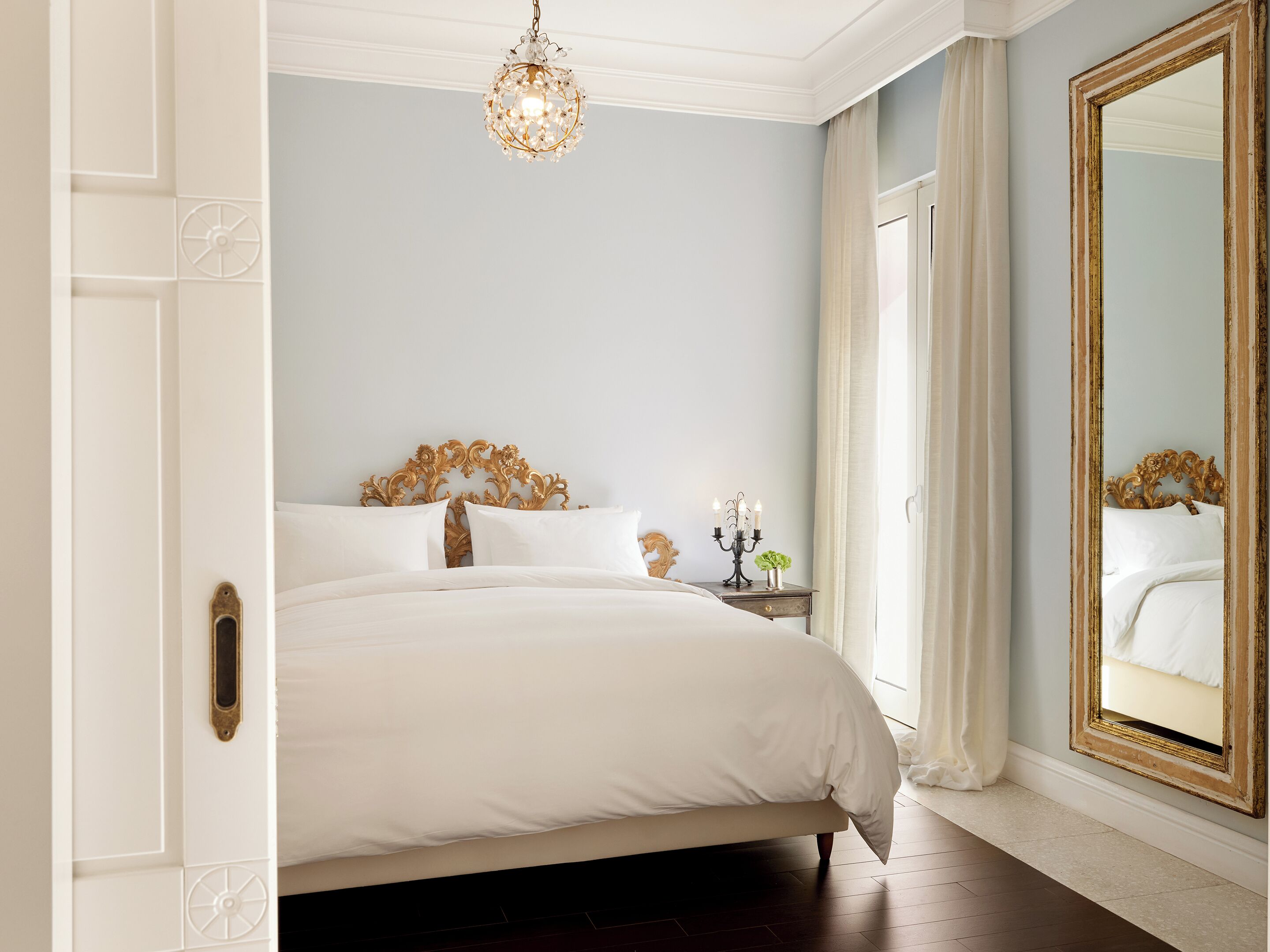 Minibar, in-room safe, soundproofing, free WiFi