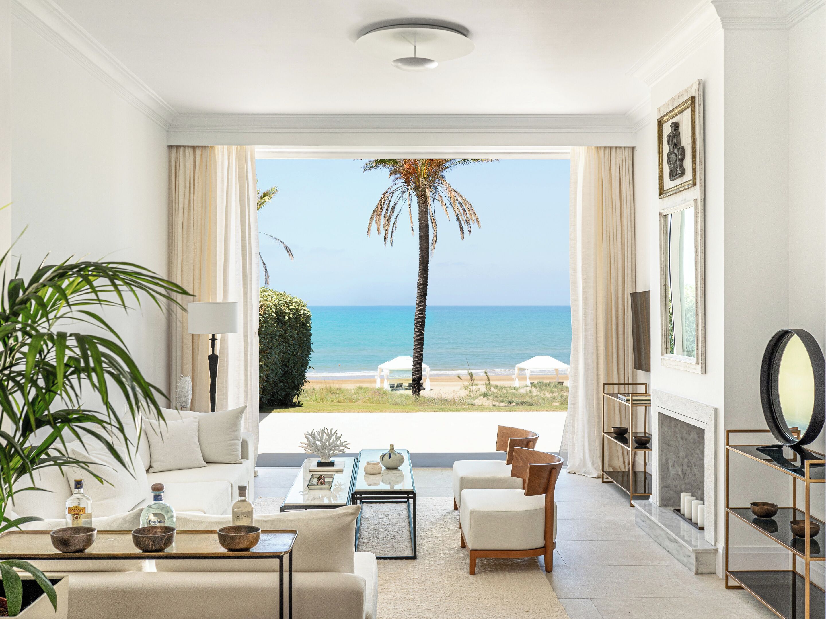 Presidential Beach Residence | Minibar, in-room safe, soundproofing, free WiFi
