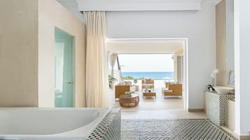 Royal Pavilion on the Beach | Minibar, in-room safe, soundproofing, free WiFi