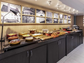 Breakfast, lunch and dinner served