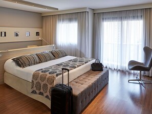 Allergikerbettwaren, Minibar, Zimmersafe, Schreibtisch