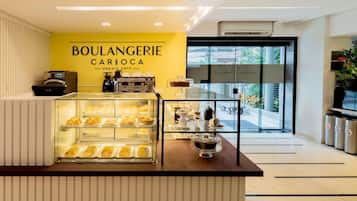 Petit déjeuner buffet (70 BRL par personne)