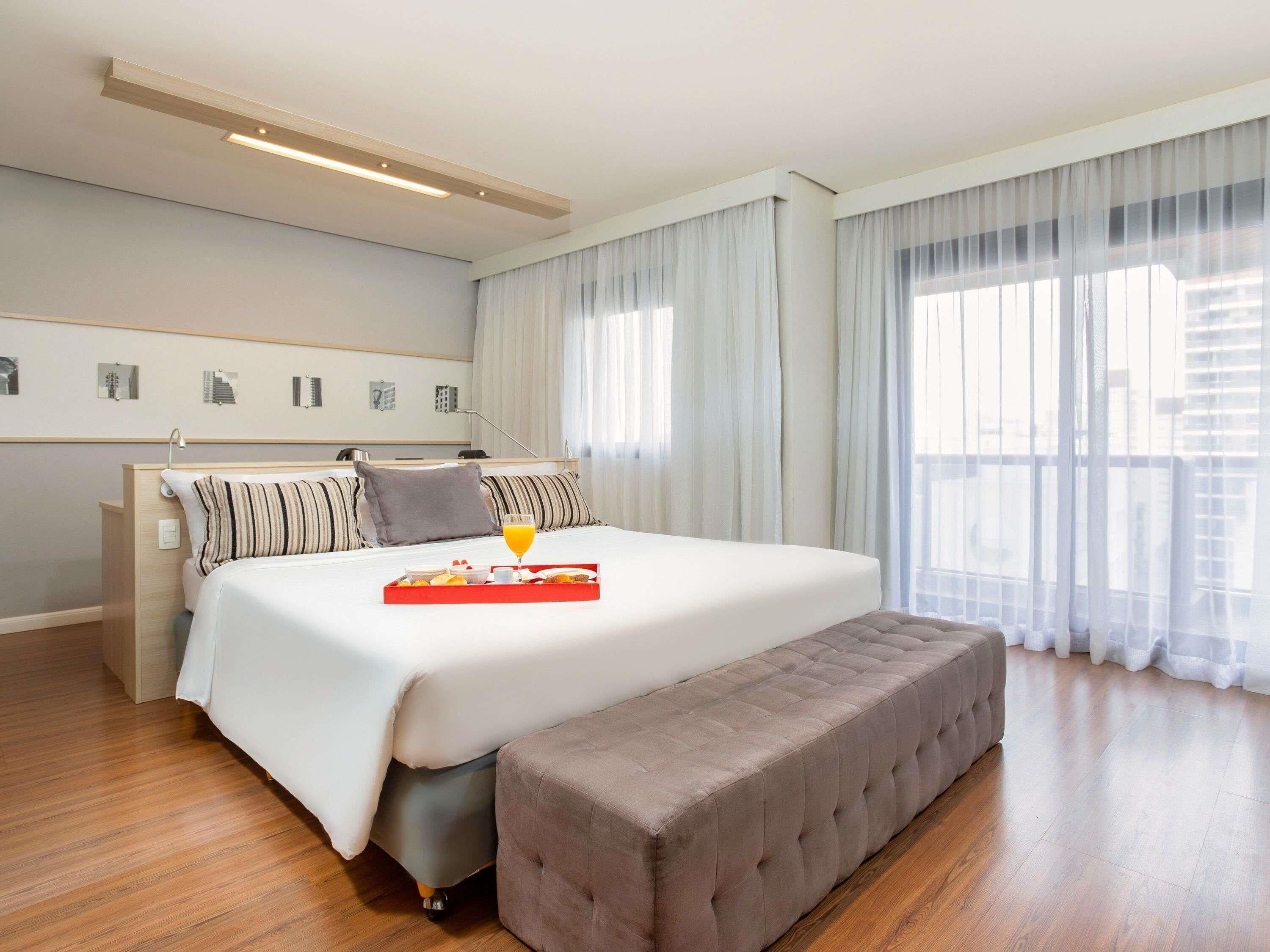 高級客房, 1 張特大雙人床 | 低過敏寢具、迷你吧、客房內保險箱、書桌