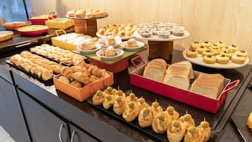 Café da manhã com buffet diário (BRL 70 por pessoa)