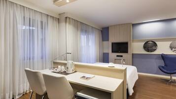 Superior Room, 1 Double Bed, Mobility Accessible | Hypo-allergenic bedding, minibar, in-room safe, desk