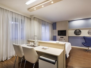 Superior Room, 1 Double Bed, Mobility Accessible | Hypo-allergenic bedding, minibar, in-room safe, desk