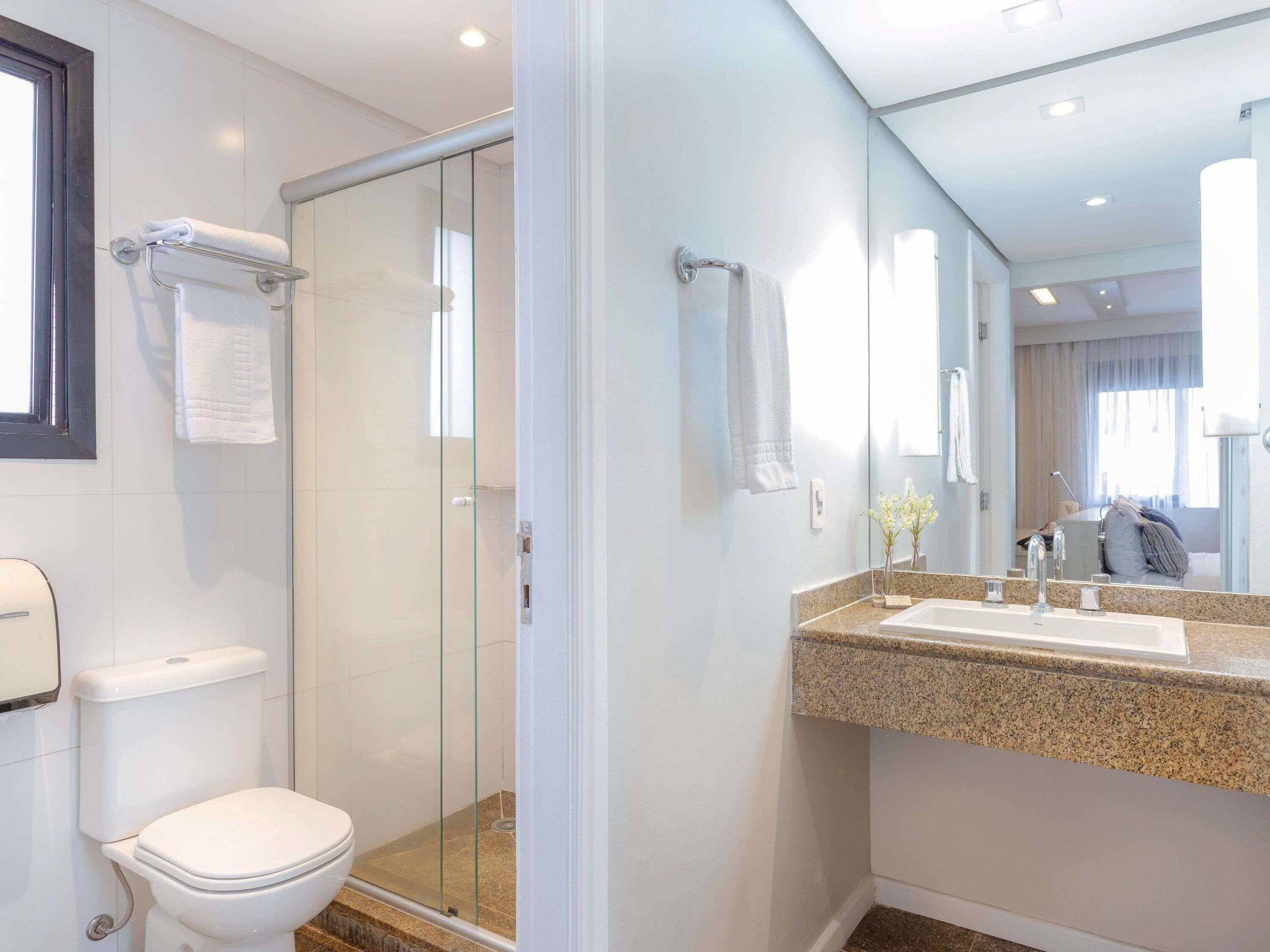 Hypo-allergenic bedding, minibar, in-room safe, desk