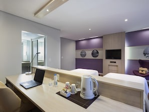 Standard Twin Room, 2 Twin Beds | Hypo-allergenic bedding, minibar, in-room safe, desk