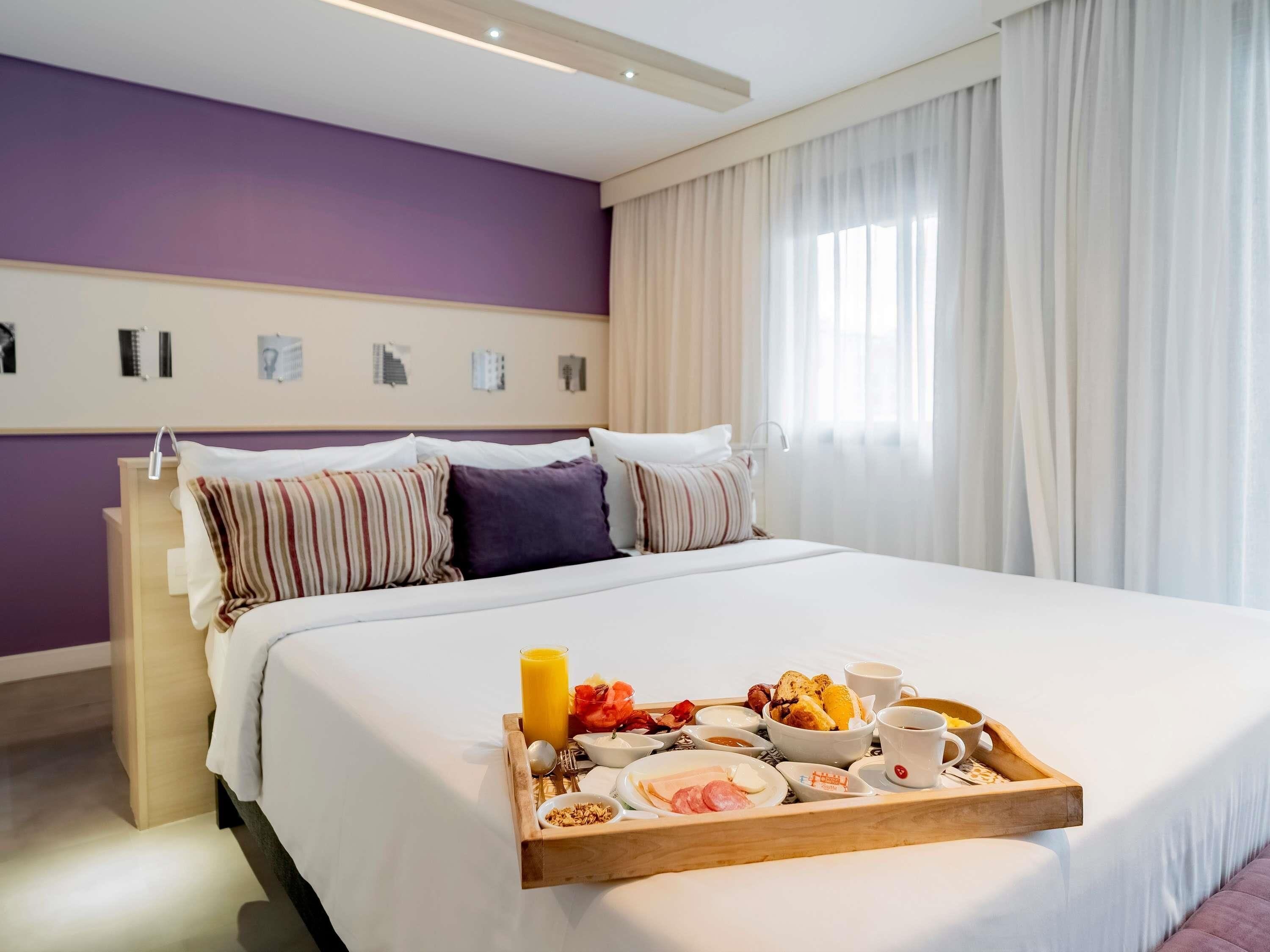Habitación superior, 1 cama King size | Ropa de cama hipoalergénica y minibar 