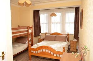 1 bedroom, desk, soundproofing, free WiFi - Chandos Premier Hotel Folkestone - Channel Tunnel (Folkestone)