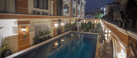 Hồ bơi trong nhà