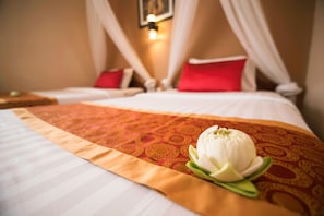 Minibar, in-room safe, individually decorated, desk - Reaksmey Chanreas Hotel (Siem Reap)