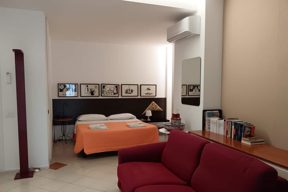 高級套房, 1 間臥室, 花園景, 池畔 | 羽絨被、書桌、免費 Wi-Fi