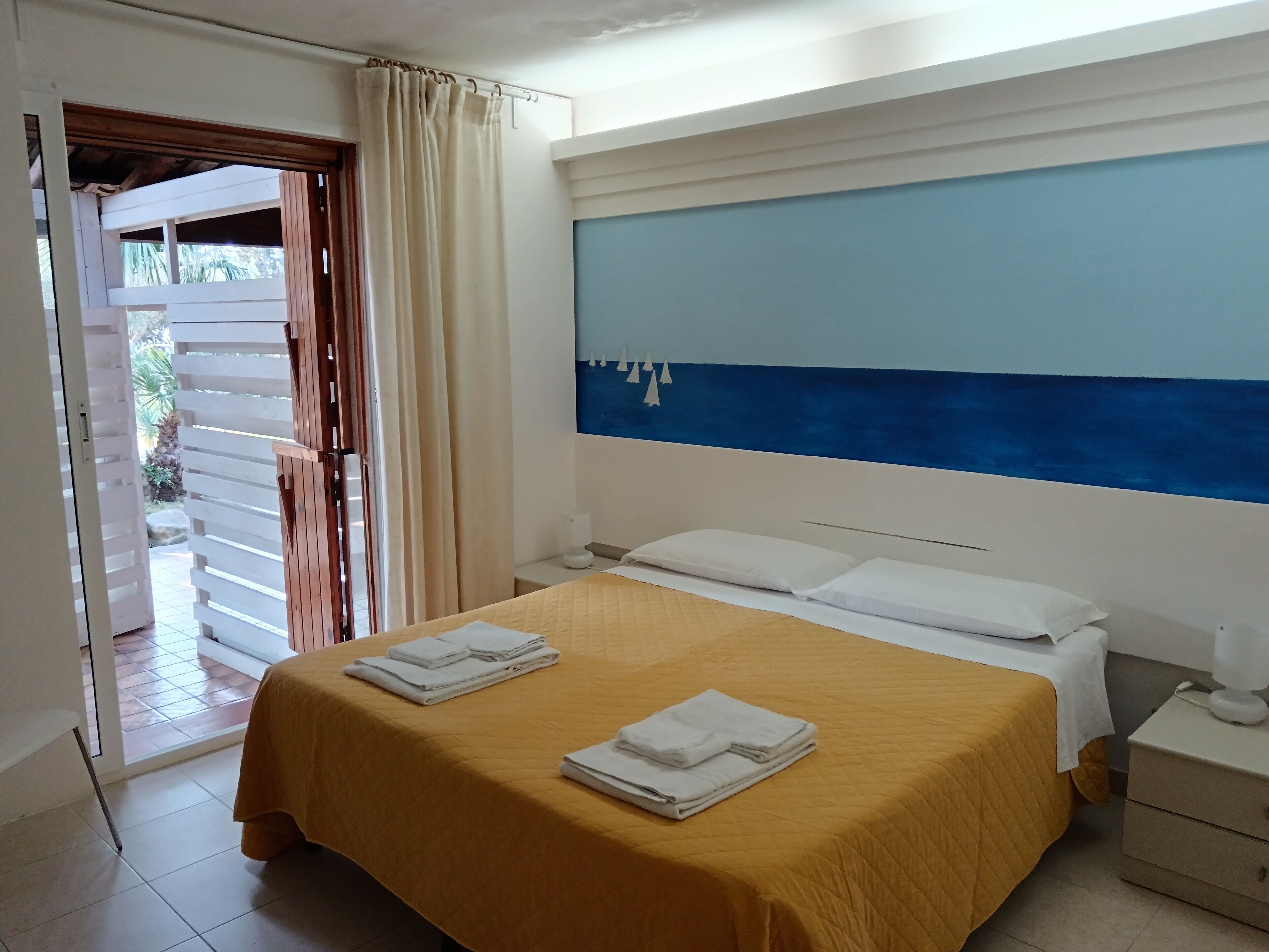 舒适双人房或双床房 | 羽绒被、办公桌、免费 WiFi