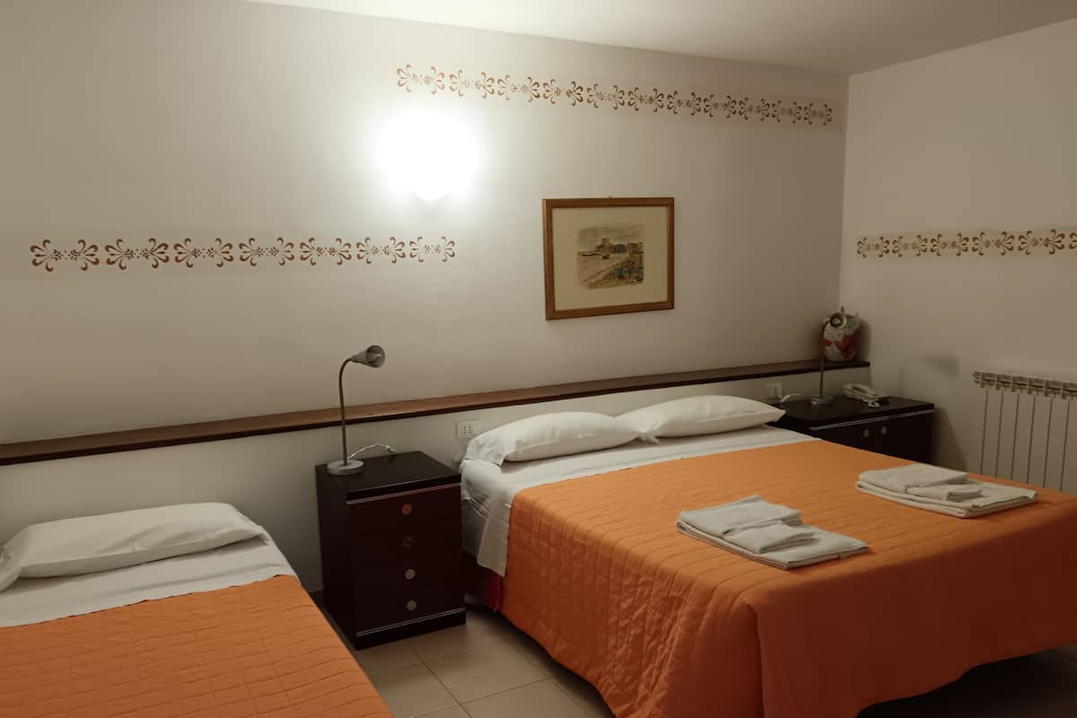 羽絨被、書桌、免費 Wi-Fi