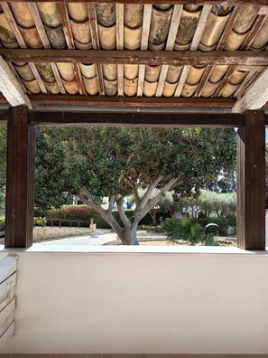 Classic Triple Room | Terrace/patio - Villa Aurea (Ispica)